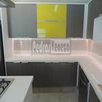 Cozinha em quartzo branco